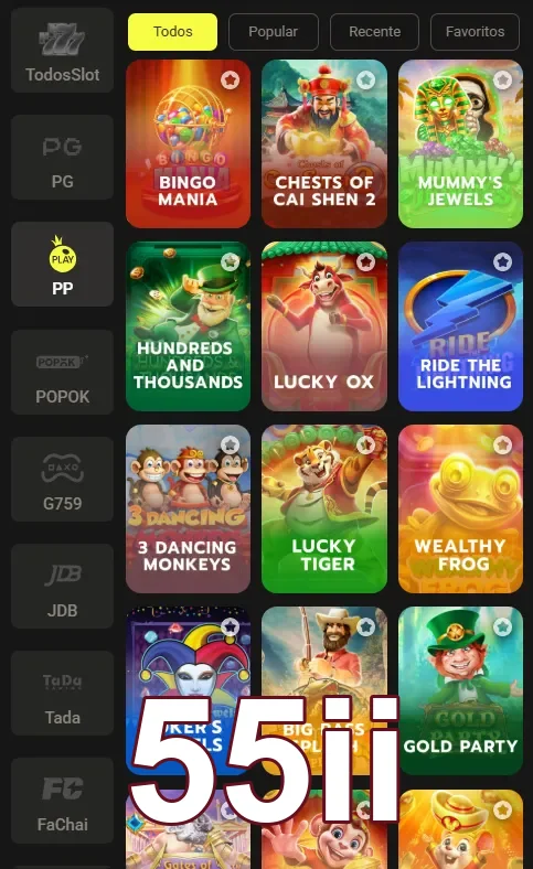 Jogador usando smartphone em um ambiente moderno e seguro